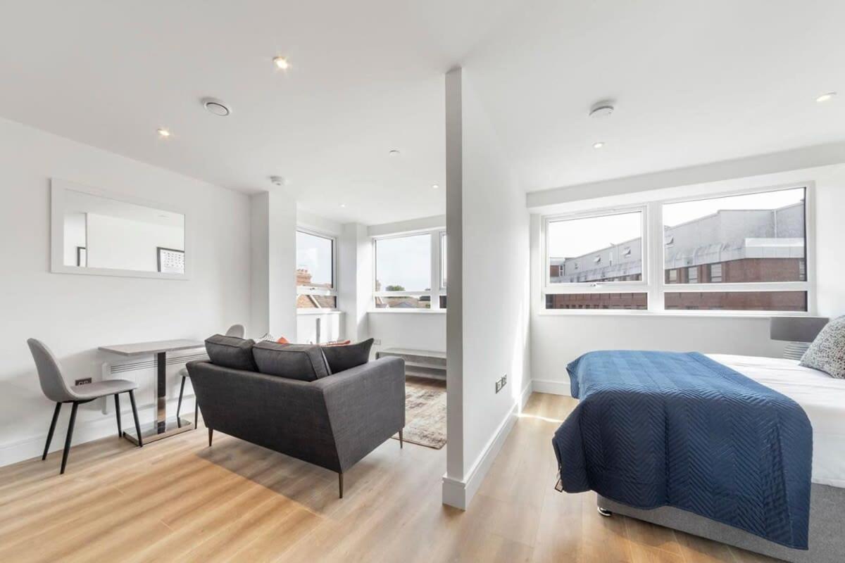 Bright Contemporary Studio In East Grinstead Zewnętrze zdjęcie
