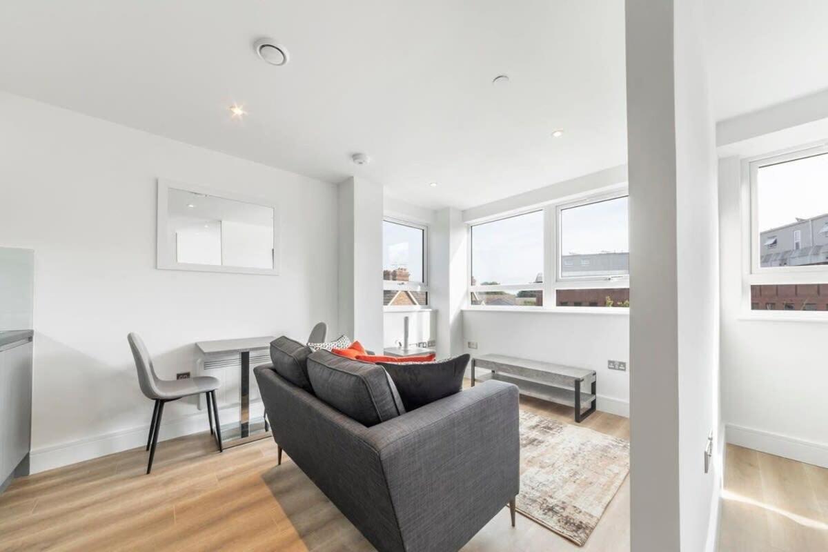 Bright Contemporary Studio In East Grinstead Zewnętrze zdjęcie