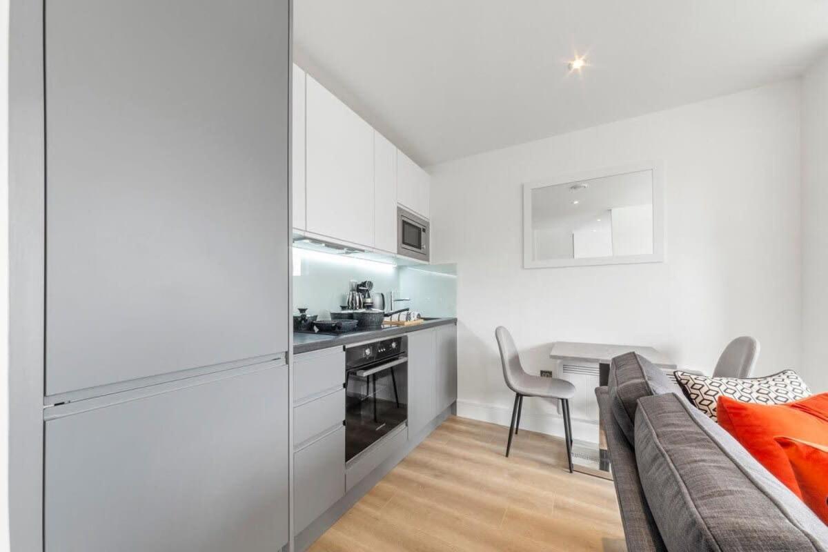 Bright Contemporary Studio In East Grinstead Zewnętrze zdjęcie